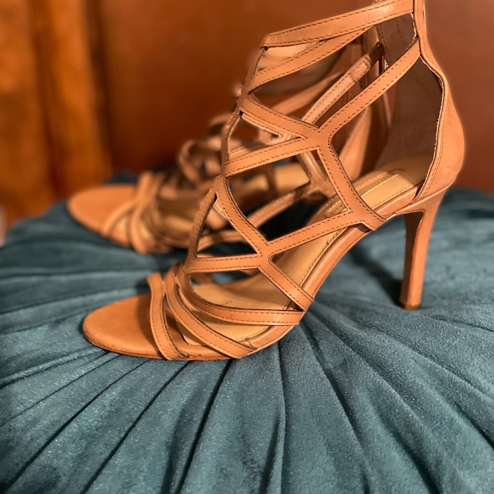 Antonio Meloni beautiful 3’ inch heel